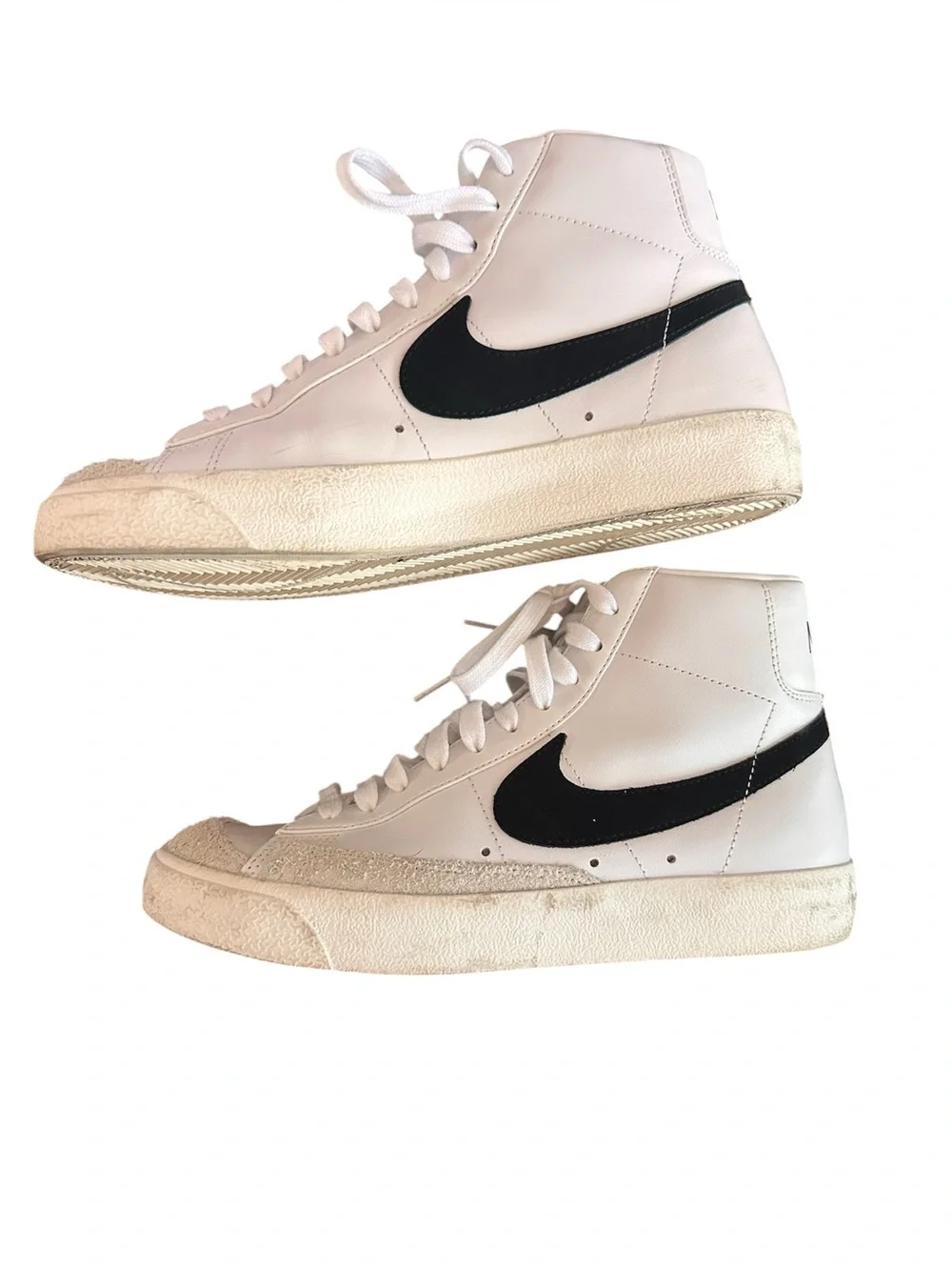 Women’s Nike Blazer Mid '77 High top Vintage white/black colorway.  Size 7